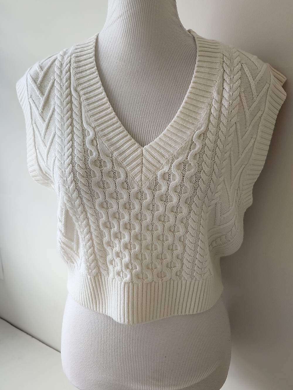 Aritzia babaton Emporia Wool Sweater Vest XS Cream